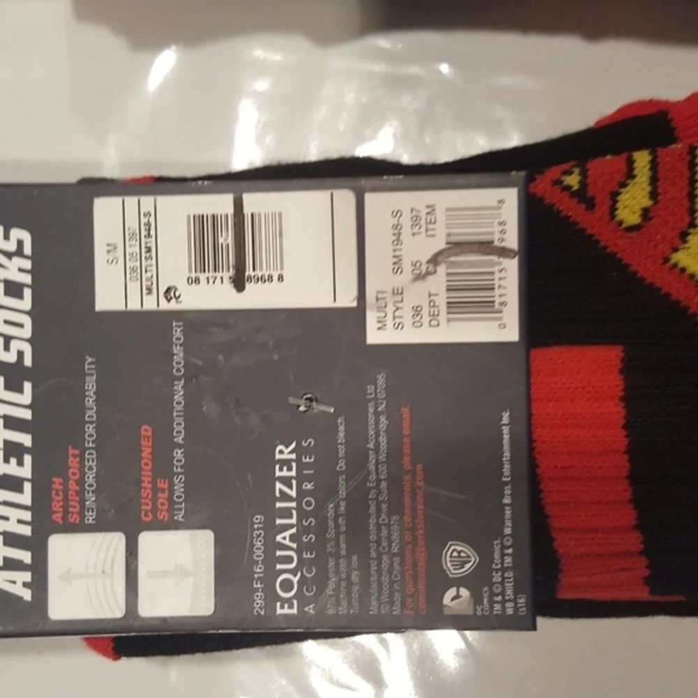 NEW Superman‎ 4 pair, 2 packs YOUTH S/M DC Comics